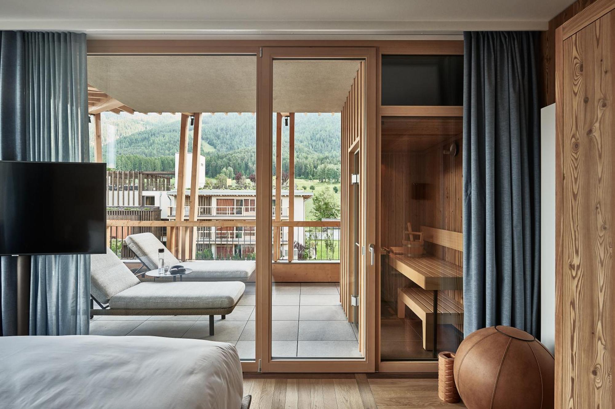 Falkensteiner Hotel Kronplatz - The Leading Hotels Of The World (Adults Only) Riscone Kültér fotó A room at the Hotel 7132 Summit