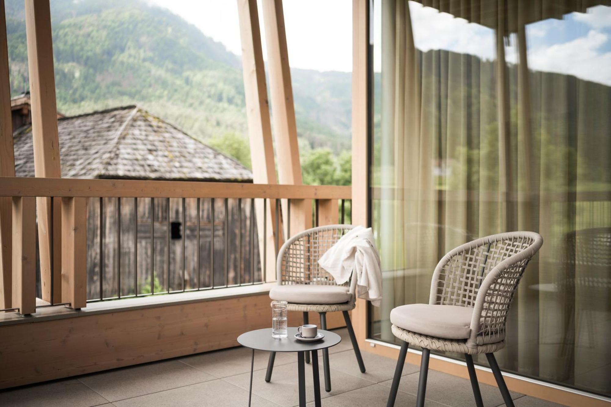 Falkensteiner Hotel Kronplatz - The Leading Hotels Of The World (Adults Only) Riscone Szoba fotó A balcony at the Hotel