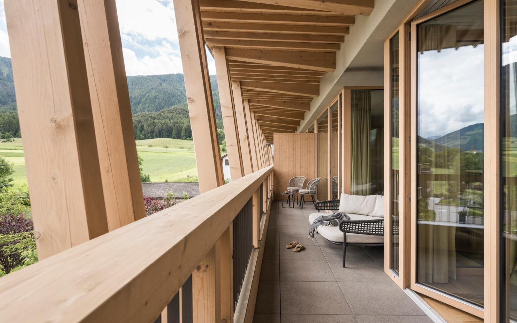 Falkensteiner Hotel Kronplatz - The Leading Hotels Of The World (Adults Only) Riscone Szoba fotó The balcony of a suite