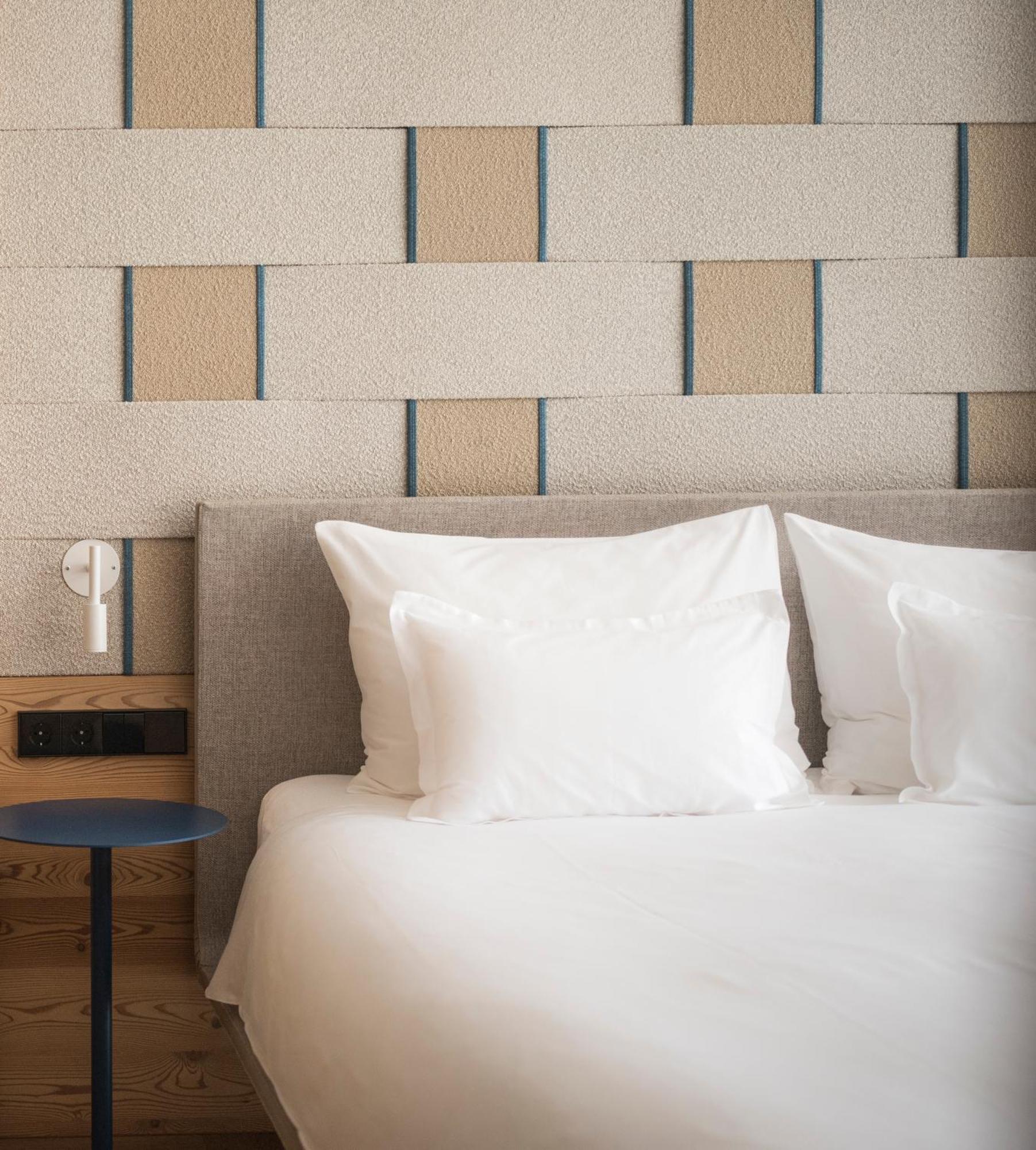 Falkensteiner Hotel Kronplatz - The Leading Hotels Of The World (Adults Only) Riscone Szoba fotó A bed with two pillows